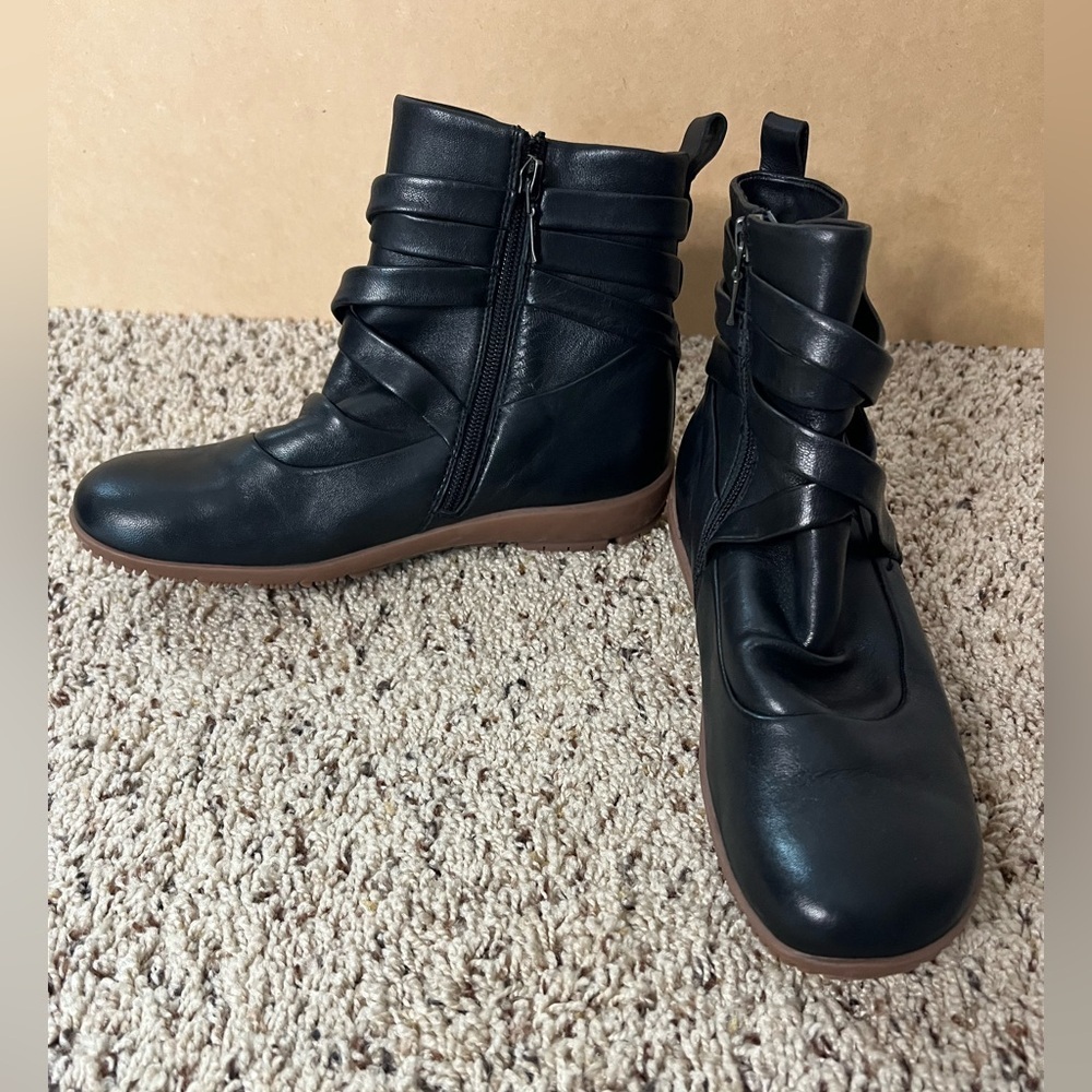 Romika Loire Leather Bootie NWOT - Picture 4 of 9